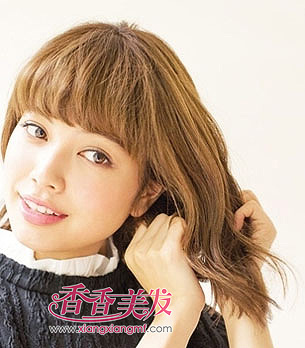 中短发怎么扎马尾 少女扎马尾辫步骤图片