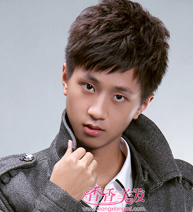 男生三角形脸适合什么发型 男生倒三角发型