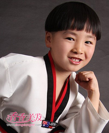 12岁男生长脸什么发型好看 12岁男孩怎样梳头