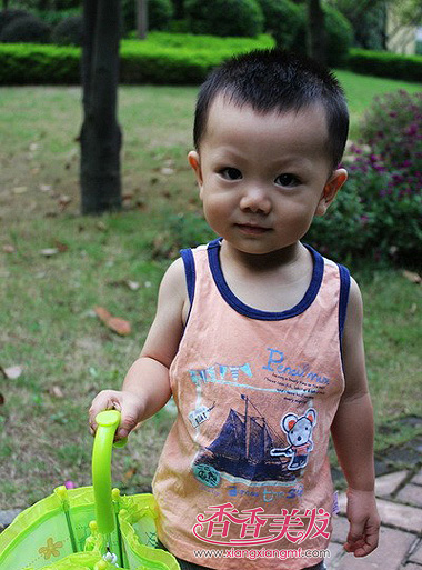 圆形脸男宝宝超短发发型设计图片 夏天最流行