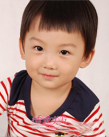 头大的男宝宝应该剪什么发型 小男宝宝头大剪