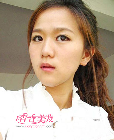 适合圆脸扎马尾的长卷发 圆脸中长卷发扎法