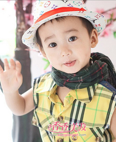 如何给男宝宝剃出漂亮的发型 小男宝宝发型设