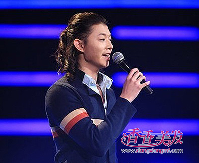 男生长头发发型怎么留 男生留长头发前期什么