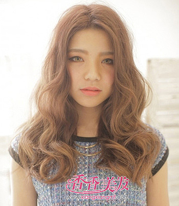 方脸女生适合烫蛋卷发吗 四方形脸适合中分蛋