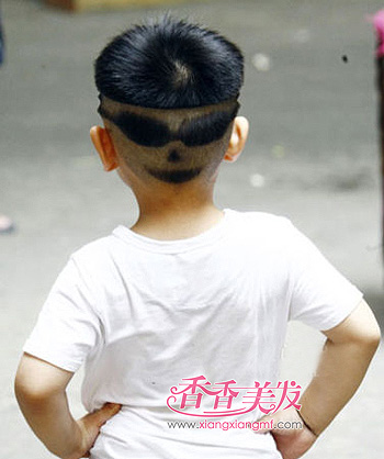 2岁的男孩头大适合什么发型 2岁男宝宝发型设计