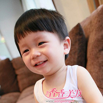 的男孩头大适合什么发型 2岁男宝宝发型设计(