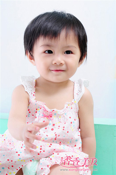 流行发型 儿童发型 波波发型配什么服饰 2岁女童波波发型图  小女孩梳