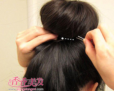 花苞头盘发器的用法 如何用盘发器盘出凌乱花