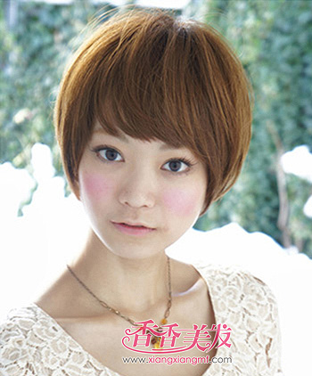 蘑菇式烫发型图片 方脸的人适合剪蘑菇头发型