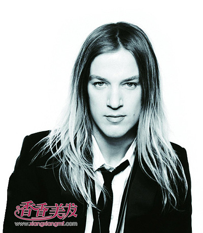 <em>男生长头发</em>发型<em>怎么吹</em> 男生帅气的长发发型