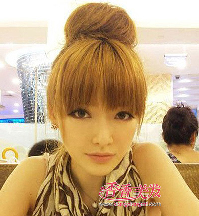 中长发直发怎样盘花苞发型 直发怎么盘花苞头