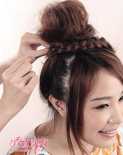 中分刘海怎么扎花苞头和丸子头好看呢(3)