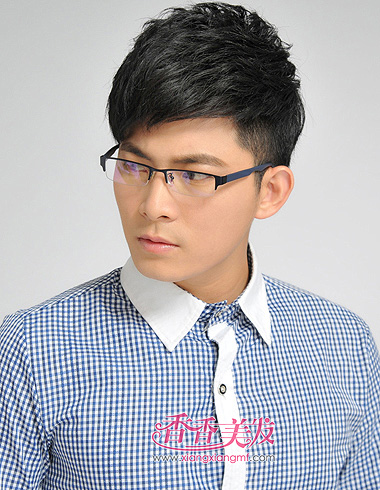 方脸上窄下宽的男生适合什么样的短发 脸宽的