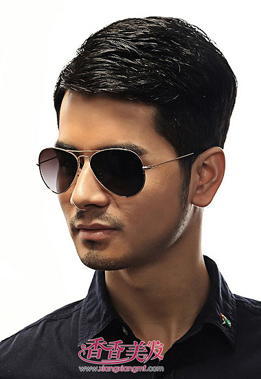 方脸上窄下宽的男生适合什么样的短发 脸宽的