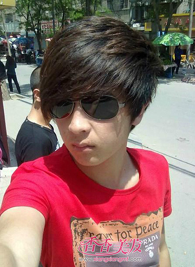 男生倒三角脸型发型 学生倒三角脸型适合什么