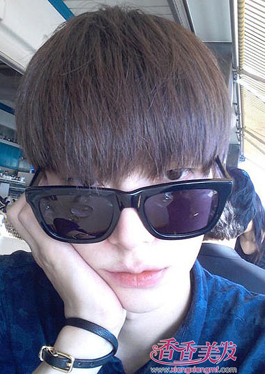 男生倒三角脸型发型 学生倒三角脸型适合什么