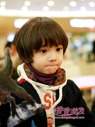 男童蘑菇头发型图片 2015年新型男童发型