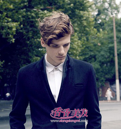 短<em>头发</em>男生<em>烟花烫</em>什么样 男生短发<em>烟花烫</em>效果
