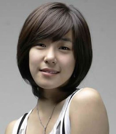 头小脸小短发穿什么衣服好看 短发小脸40左右