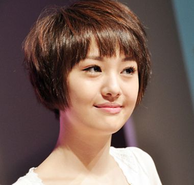 适合圆脸的短发沙宣发型 圆脸沙宣短发直发型