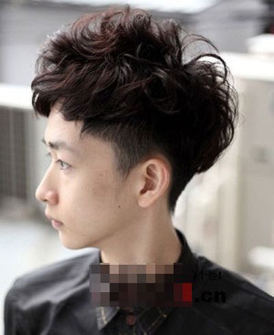 怎么用直板夹做卷发男生 天生卷发男生