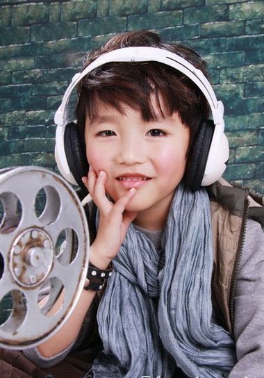 八岁男孩适合剪什么头发 男孩的发型适合8岁的