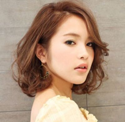 胖圆脸中长卷发发型扎法 女士圆脸长发卷发型