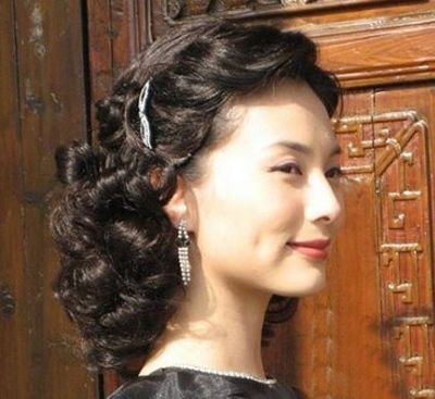 中老年方脸女式发型 女士中老年长方脸适合发