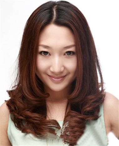 荷叶烫发适合大方脸吗 头大适合荷叶烫发吗(4