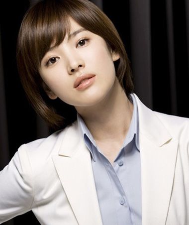 长方脸适合剪中长发还是短一点 长脸短发女生