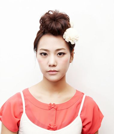 脸大的女生把头发扎起来适合什么样刘海 脸型