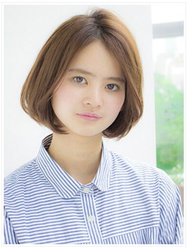 适合脸大女生的短发发型图片 大脸中分短发烫