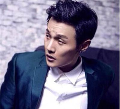 大脸小眼睛男生适合什么发型 适合小眼男生发型