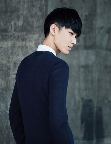 头大脸大男生适合发型 男孩扁头大脸适合什么