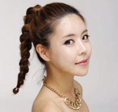 韩式日常高马尾辫扎法 直发扎韩式高马尾(3)