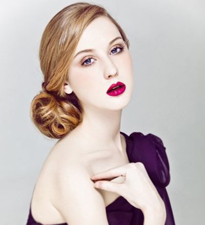 怎么简单的盘头发花苞头 中年女性花苞头盘头发造型