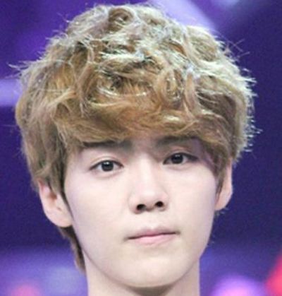 卷发男生适合什么发型 男生大卷发型怎么弄的