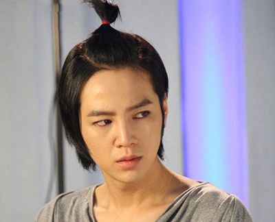 男生<em>头扁</em>两边突出来适合什么发型 男生<em>头扁</em>两