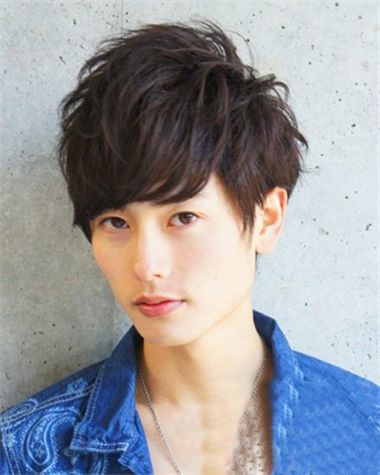 男生脸大的人适合什么发型 男生脸大适合什么