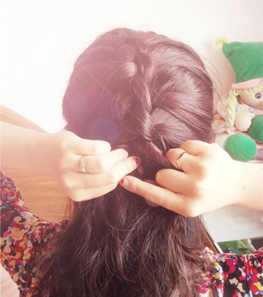 中学生如何编头发图解 中学生编头发的方法(3