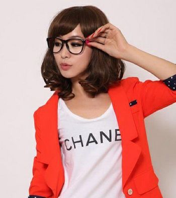 圆脸短发带什么眼镜 圆脸戴眼镜女生斜刘海发