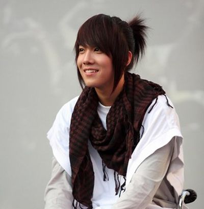 <em>男生</em>如何留长<em>头发</em> <em>男生中分要</em>把<em>头发</em>养<em>多长</em>