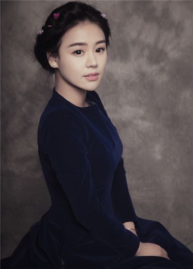 菱形脸简单的扎头发方法 菱形脸怎么扎好看发