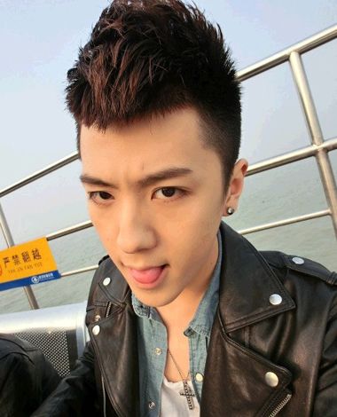 长脸男性适合什么样的发型 2015年长脸男的剪