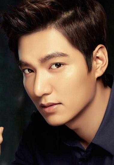 男生胖圆脸短发发型 方胖脸男人发型