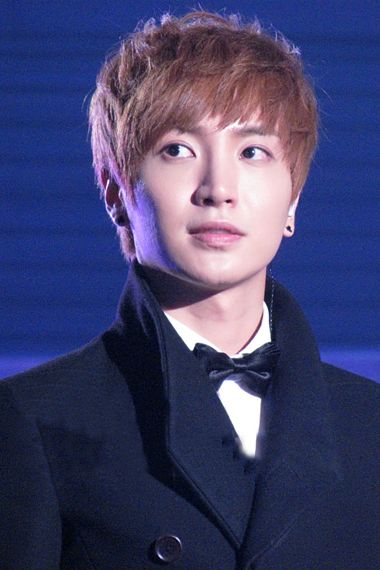 男生胖圆脸短发发型 方胖脸男人发型