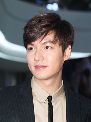 男人的分头往哪边梳是对的 男生偏分头步骤