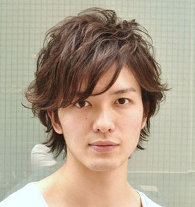 卷发的男生应留什么发型 男短卷发型图片