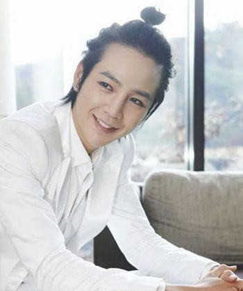 男士个性马尾发型 男生扎马尾发型